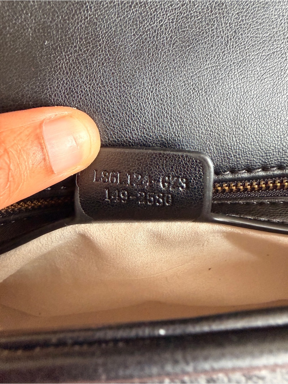 Gucci Black Leather Shoulder Bag with Gold Double G Chain - Picture 7 of 10